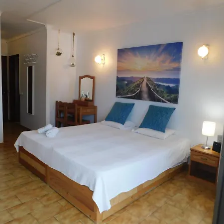 Encosta Do Vau Apartmán *