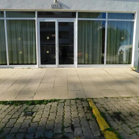 Апартаменти Encosta Do Vau
